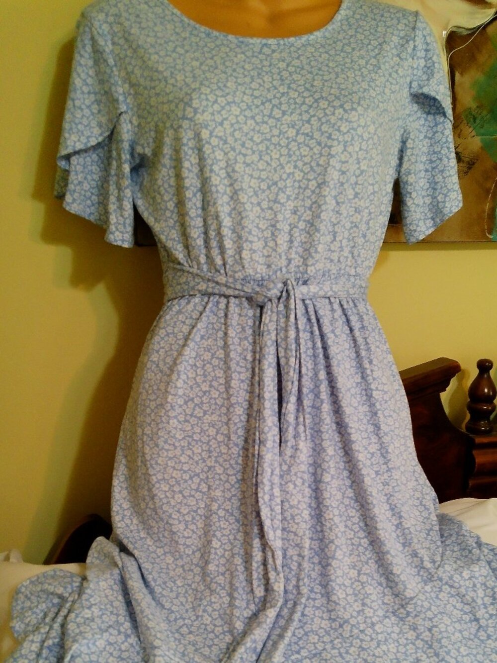 REB IN J 220 DRESS LIGHT BLUE FLORAL SIZE SM GOOD CONDITION